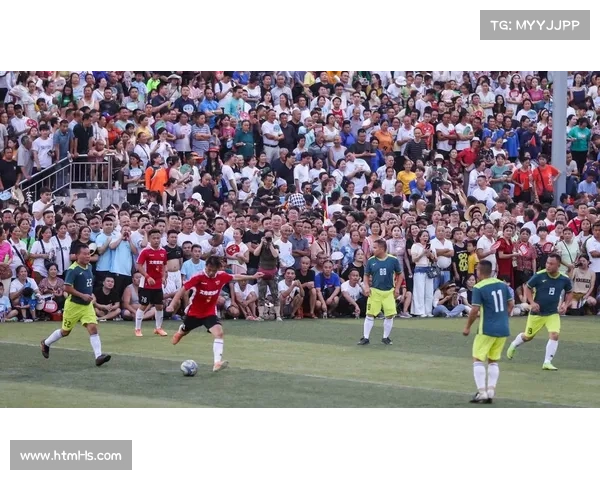 球迷冲入伯纳乌场地抗议,安保人员迅速控制局面 球迷冲入伯纳乌场地抗议,安保人员迅速控制局面